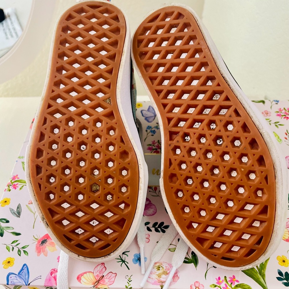 Vans - Picture 4 of 5